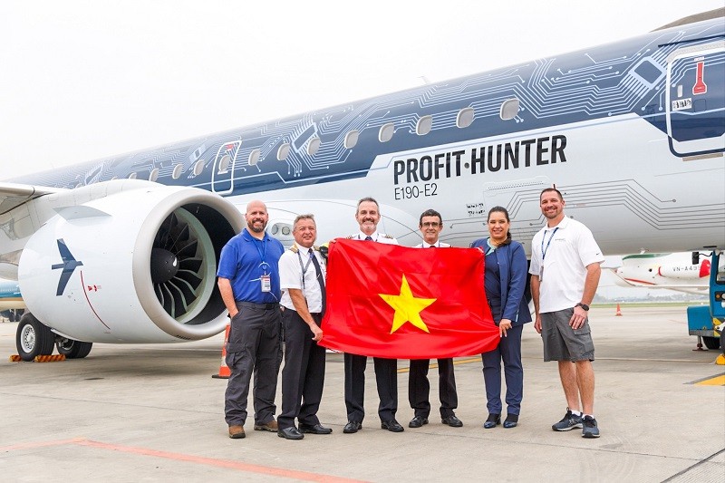 tau-bay-embraer-e190-e2-cung-doi-bay-tai-viet-nam-1650023930.jpg