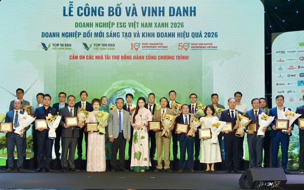 Vietnam Airlines 2 năm liên tiếp vào Top 10 Doanh nghiệp ESG Việt Nam Xanh