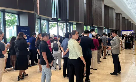Phía sau những màn giành quyền mua căn hộ