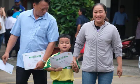 PRO Việt Nam trao 73 suất học bổng cho con em công nhân môi trường đô thị