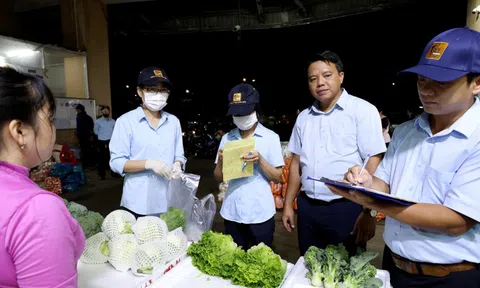 Kiểm soát chặt an toàn thực phẩm tại chợ Bình Điền: vững niềm tin và sức khỏe cộng đồng
