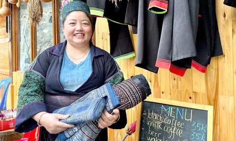 Không còn cảnh chờ khách du lịch, người phụ nữ Mông giúp cả bản đổi đời nhờ chuyển đổi số