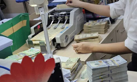 Chiều 19-12, giá USD tự do giảm nhanh, thủng mốc 27.000 đồng