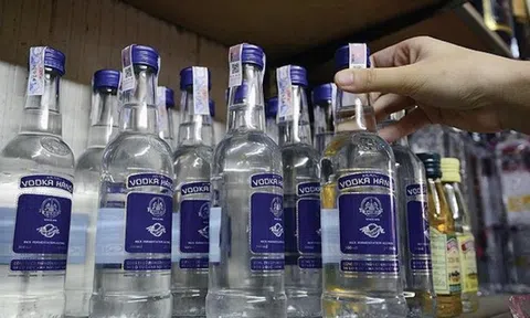 Chủ hãng rượu Vodka Hà Nội tiếp tục chìm trong lỗ nhưng kho tiền mới là điều gây chú ý