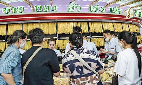 Vì sao giá vàng thế giới biến động mạnh?