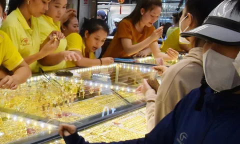 Giá vàng hôm nay 6-2: Sụt giảm mạnh