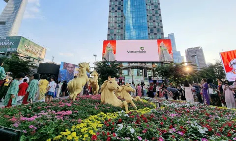 Vietcombank đồng hành Đường hoa Nguyễn Huệ, lan tỏa “Tết Cực Vui”