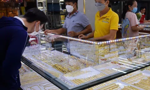 Giá vàng hôm nay 21-2: Vàng thế giới tăng mạnh