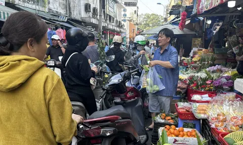 Một số mặt hàng cúng Thần Tài giá cao gấp đôi ngày thường