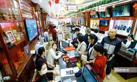 Bên kia "cơn sốt" mua vàng ngày vía Thần Tài