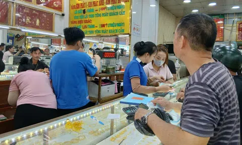 Chiều 3-3, giá vàng, bạc tiếp tục giảm mạnh