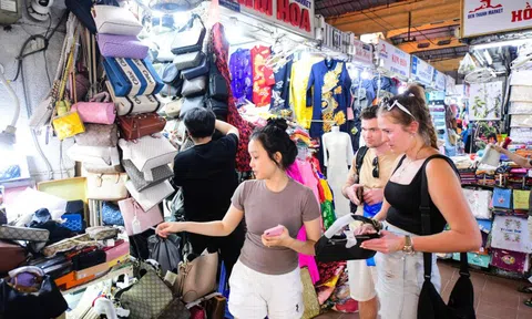 Không sử dụng doanh thu năm 2026 để xác định lại nghĩa vụ thuế của hộ kinh doanh