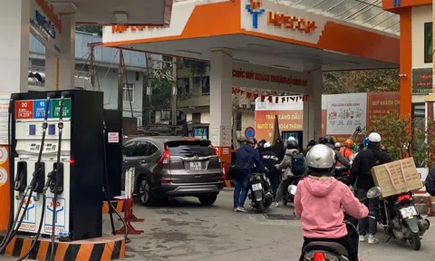 Giá xăng dầu tăng rất mạnh, có mặt hàng tăng tới hơn 7.100 đồng/lít