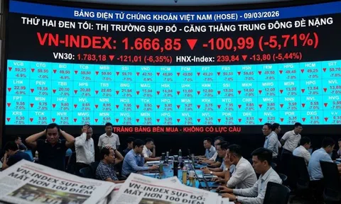Giá dầu tăng sốc, VN-Index bốc hơi hơn 100 điểm ngay khi mở cửa
