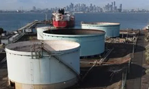 Giá dầu giảm hơn 9% sau tuyên bố hoãn tấn công Iran của ông Trump