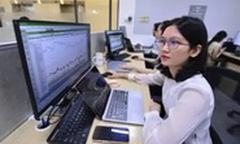 Cổ phiếu 'vua' dẫn sóng, VN-Index tăng trở lại 12 điểm