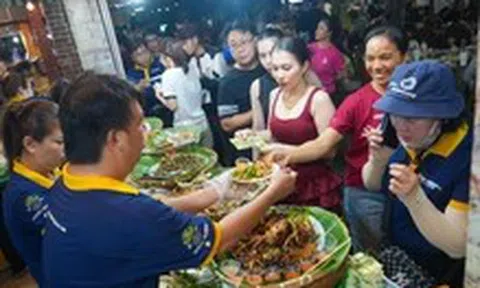 Để du khách mở ví về đêm