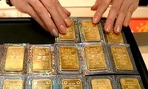 Ông Trump tuyên bố sẽ 'giáng đòn cực mạnh vào Iran', giá vàng giảm mạnh