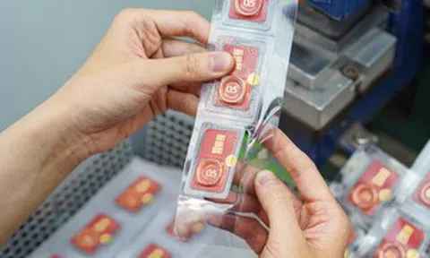 Tối 6-4, giá vàng tăng trở lại, công ty SJC tạm ngưng đăng ký online mua vàng