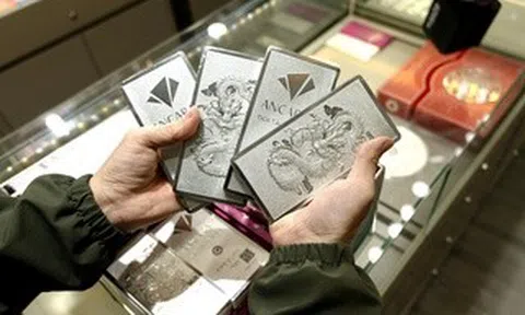 Giá bạc hôm nay 10-4: Đi lên cùng giá vàng, xấp xỉ 3 triệu đồng/lượng