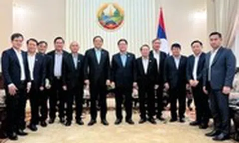 Lãnh đạo VRG thăm, chúc Tết Bun Pimay tại Lào