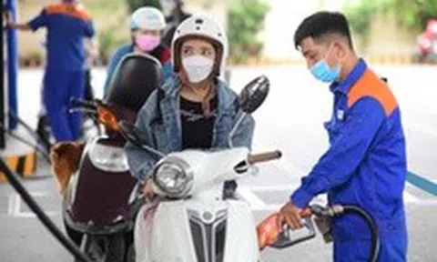 Bộ Công Thương lý giải vì sao giá xăng dầu điều chỉnh lúc nửa đêm