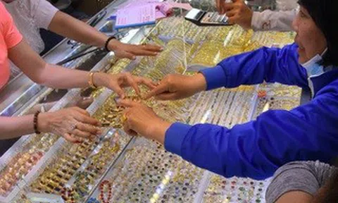 Giá vàng hôm nay, 10-4: Bật tăng trở lại sau phiên lao dốc