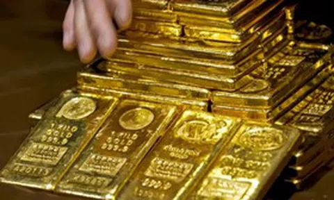 Giá vàng hôm nay (13/4): Đầu tuần, giá vàng thế giới rơi thẳng đứng, vàng miếng SJC và nhẫn giảm sâu