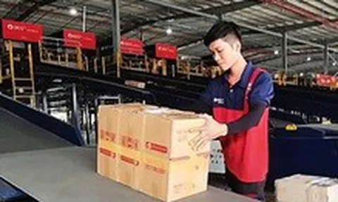 Cước chuyển phát linh hoạt theo xăng dầu, cạnh tranh giữ khách