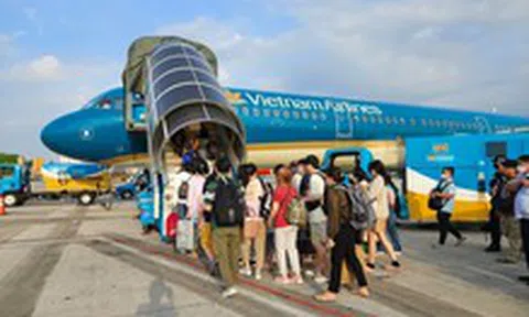 Nhiều chuyến bay đến điểm du lịch kỳ nghỉ lễ 30-4, 1-5 đã  gần hết vé, giá ra sao?