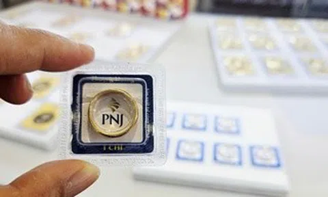 Giá vàng miếng, vàng nhẫn tăng mạnh, PNJ lãi lớn