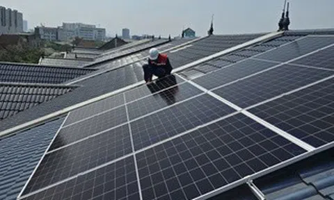 Giá mua điện mặt trời mái nhà còn quá rẻ