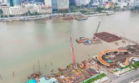 “Lá dừa nước” khổng lồ gần 1.000 tỷ đồng dần hiện ra giữa sông Sài Gòn, dự kiến đưa vào sử dụng dịp Quốc Khánh 2/9
