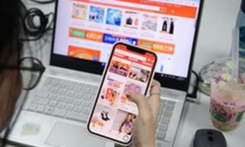 Người trẻ đua săn sale ngày đôi 5-5, chốt đơn xuyên đêm