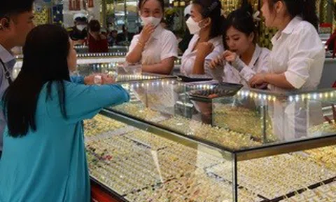 Giá vàng hôm nay 12-5: Bất ngờ bật tăng mạnh