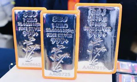 Giá bạc hôm nay 14-5: Vượt xa đà tăng của vàng, chạm mốc 3,3 triệu đồng/lượng