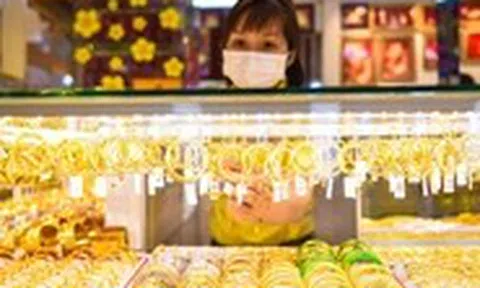 Đang tăng mạnh, vì sao giá vàng và giá bạc bỗng giảm sâu?