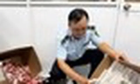 TPHCM đột kích nhiều kho hàng, thu giữ hàng nghìn sản phẩm '3 không'