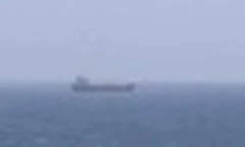 Mỹ lên tàu dầu Iran kiểm tra, eo biển Hormuz nóng rực