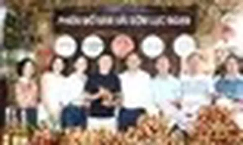 Phó Chủ tịch Bắc Ninh cùng cầu thủ Quang Hải livestream bán hơn 30 tấn vải