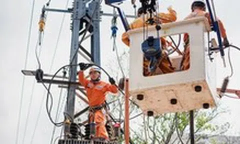 Căng thẳng cung ứng điện tuần tới, đề xuất sớm áp giá điện giờ cao điểm, thấp điểm