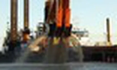 89 khối bê tông khổng lồ nặng 73.500 tấn chìm xuống nước, dự án hơn 200.000 tỷ đồng lập kỷ lục mới