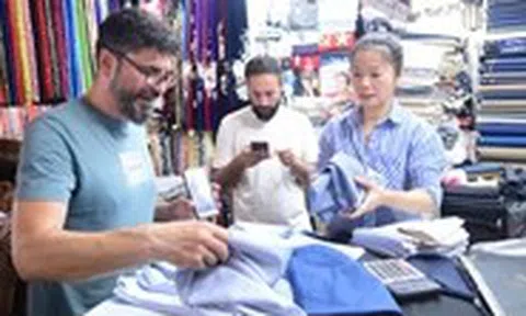Mua sắm của khách Trung Quốc, Hàn Quốc tăng vọt sau khi có thanh toán QR xuyên biên giới