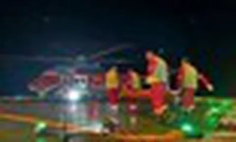 Nghẹt thở pha điều trực thăng cứu ngư dân chấn thương sọ não từ giàn khoan tỷ đô của Việt Nam