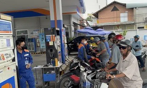 Ngày đầu bán xăng E10 toàn quốc: Người dùng phản ứng ra sao?