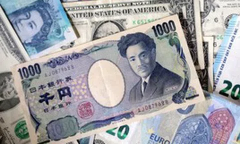 Đồng yên lại thủng mốc quan trọng, gói kích thích 73 tỷ USD của Nhật Bản như "nước đổ lá khoai"
