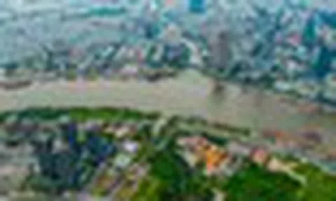 Khối bê tông hơn 100.000 tấn được dìm sâu 27m dưới lòng sông, tiếng "rầm" vang lên sau đó tạo nên kỳ tích lớn nhất Đông Nam Á