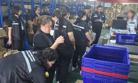 Đột kích một nhà kho, công an triệt phá đường dây buôn bán thực phẩm chức năng giả, tịch thu hơn 15.000 sản phẩm nhập lậu