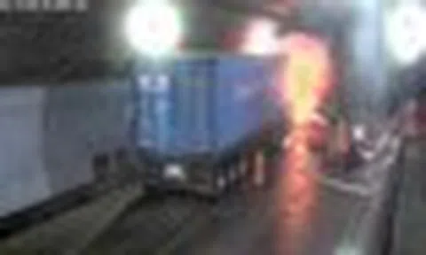 Đúng 10h50, tín hiệu báo động vang lên tại hầm đường bộ dài nhất Đông Nam Á và cuộc giải cứu container bốc cháy thần tốc