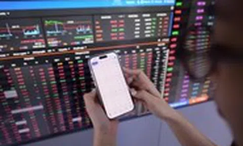 Cổ phiếu 'vua' dẫn sóng, kéo VN-Index về sát mốc tham chiếu